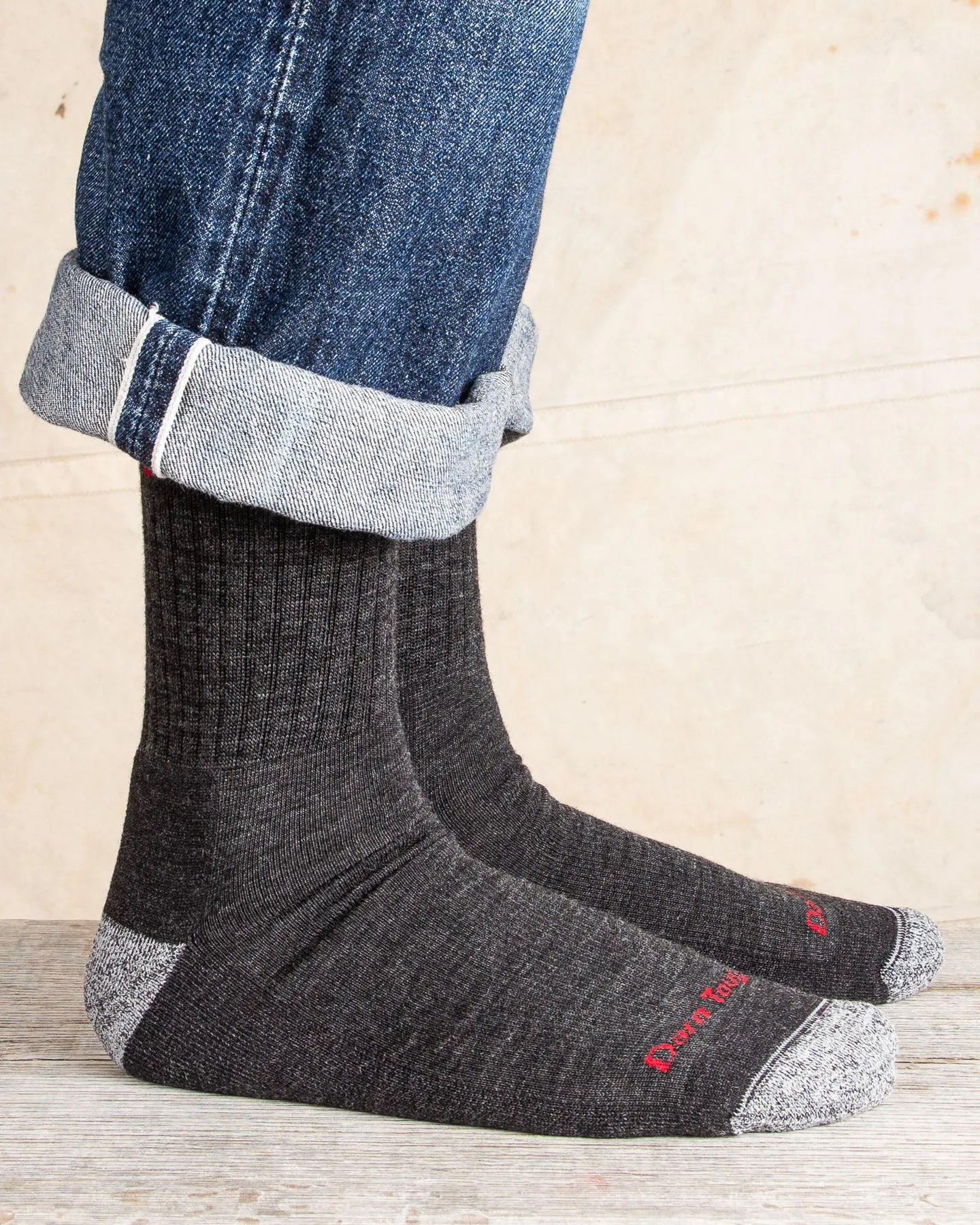 Darn Tough 1466 Black Wool Socks Hiker Micro Crew Sock Cushion
