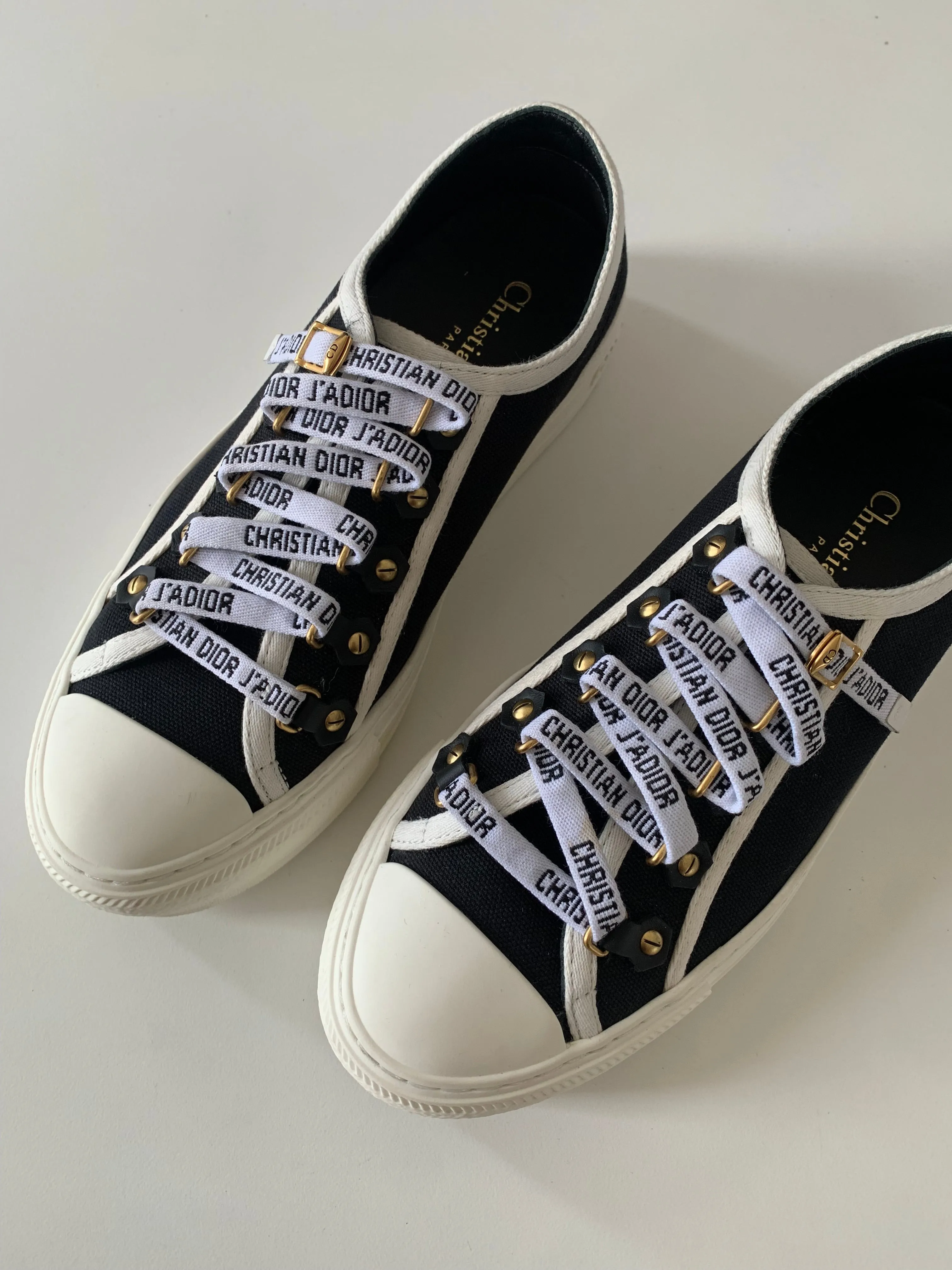 <b>DIOR </b> <br>Canvas Dot Walk'N'Dior Low Top Sneakers 36