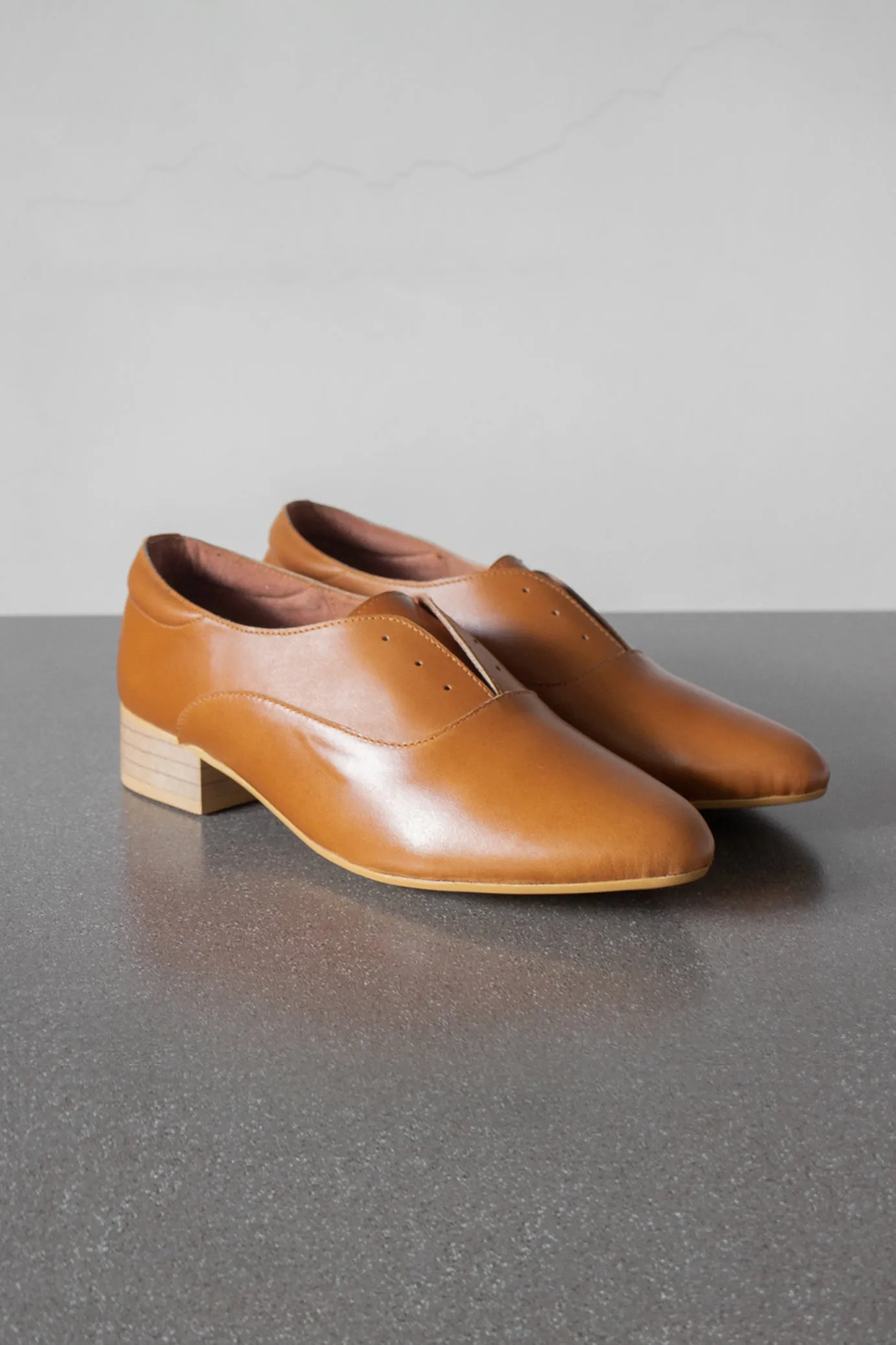 The Balmore Oxford in Tan
